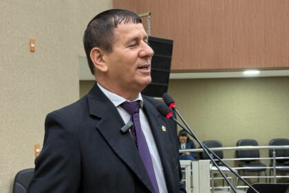 Roberto Sabino reafirma compromisso com moradores do bairro Petrópolis ao ter pedido atendido pela Seminf