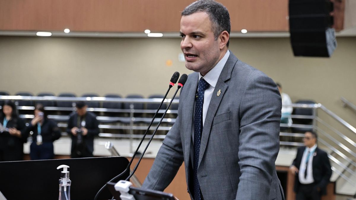 Rodrigo Sá propõe melhorias na sinalização de trânsito em Manaus