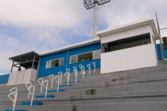 Estádio Carlos Zamith entra na reta final de modernização com novo sistema de iluminação e melhorias na estrutura