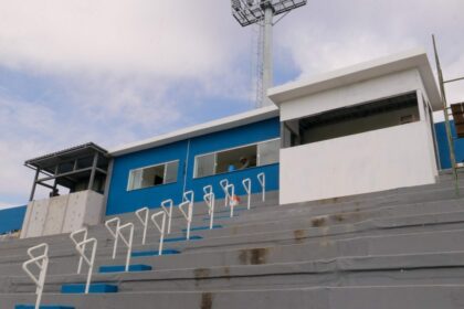 Estádio Carlos Zamith entra na reta final de modernização com novo sistema de iluminação e melhorias na estrutura