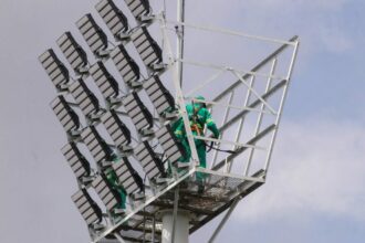 Estádio Carlos Zamith realiza primeiro teste de iluminação em jogo da Série B