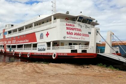 Barco Hospital São João XXIII leva atendimento à zona rural de Urucará em nova expedição