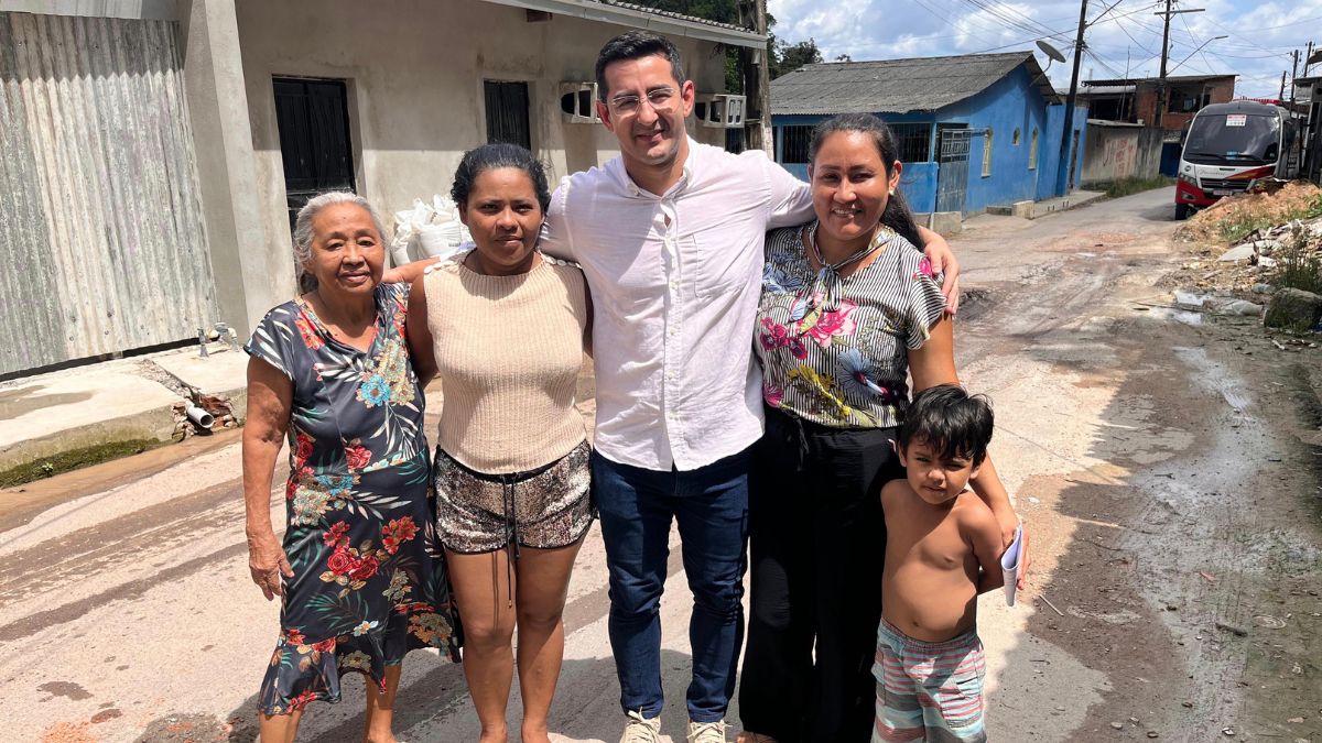 Saimon Bessa cobra reparos em ruas danificadas no Riacho Doce II, zona Norte de Manaus