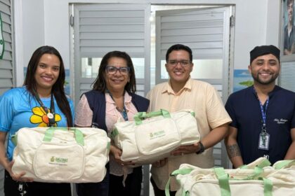 Governo do Amazonas entrega enxovais para mães em situação de vulnerabilidade em Tapauá