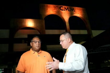 Sede da CMM é iluminada em apoio ao Maio Laranja por iniciativa do vereador Raiff Matos