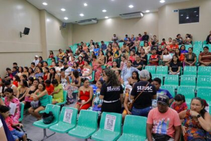 Governo do Amazonas entrega kits de bebês e cestas de alimentos para grávidas em situação de vulnerabilidade, em Parintins
