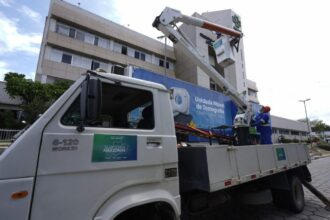 Governo do Amazonas conclui modernização do sistema de iluminação pública em 21 unidades de saúde da capital