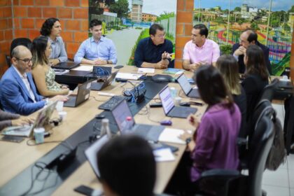 UGPE entrega à Prefeitura de Parintins termo de cooperação técnica no âmbito do Prosai, durante missão do BID