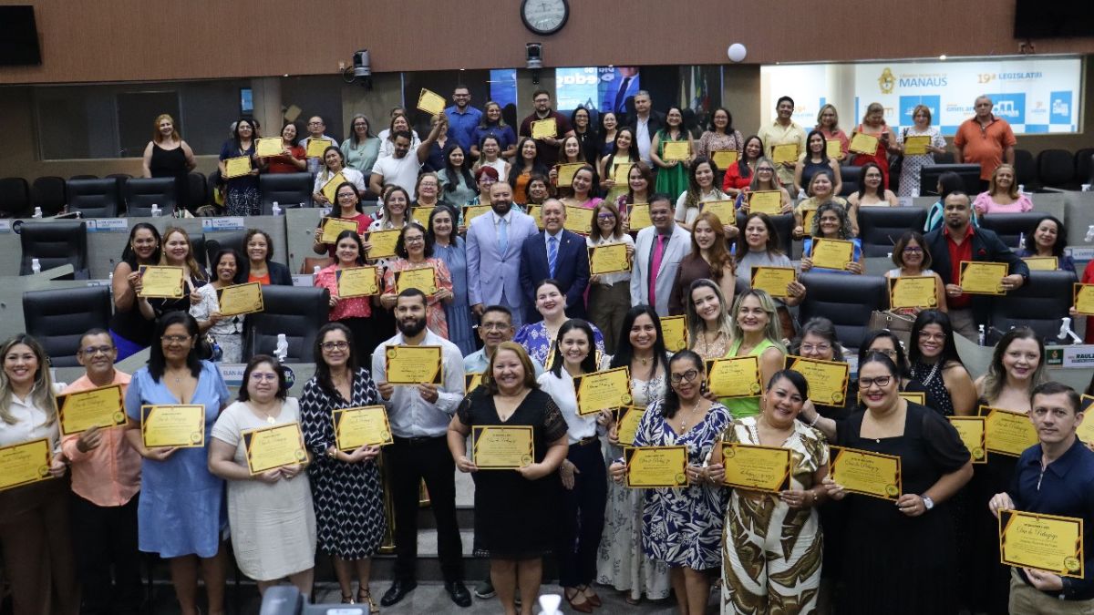 Professor Samuel celebra o Dia do Pedagogo com homenagem na Câmara Municipal de Manaus