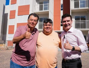 Presidente David Reis acompanha ministro das Cidades em visita às obras do conjunto habitacional no Parque das Tribos