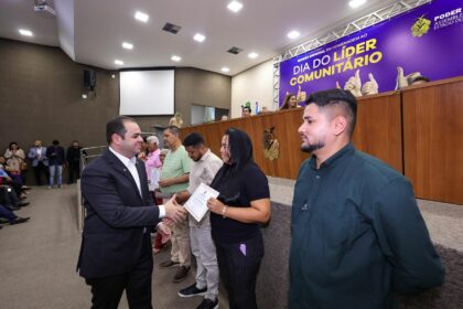 Presidente Roberto Cidade homenageia líderes comunitários e ressalta importância do ‘trabalho de rua’ na atenção à população