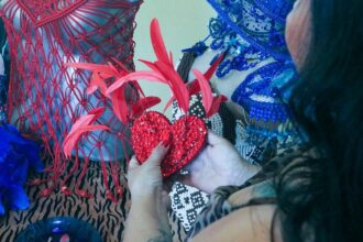 Festival de Parintins 2025: A menos de 50 dias da festa dos bumbás, artesãos comemoram aumento das vendas em Manaus
