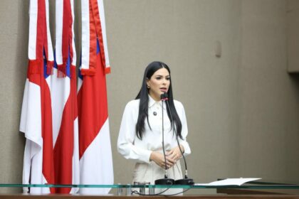 Deputada Mayra Dias volta a cobrar pagamento atrasado de profissionais da UTI de Parintins