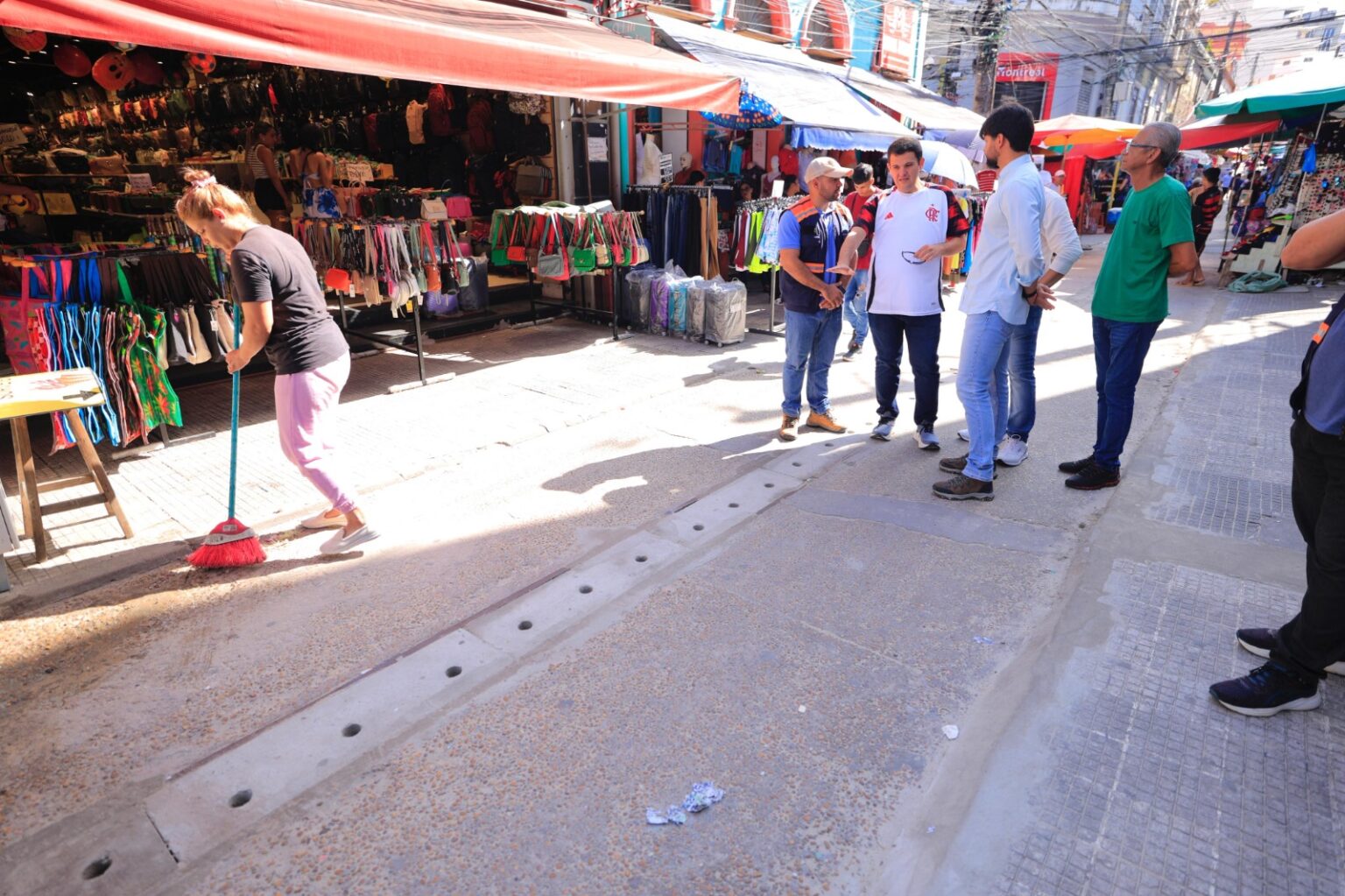 Prefeitura retorna à rua Marechal Deodoro para acompanhar melhorias e ouvir trabalhadores do Centro
