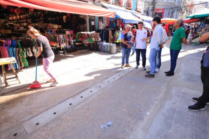 Prefeitura retorna à rua Marechal Deodoro para acompanhar melhorias e ouvir trabalhadores do Centro