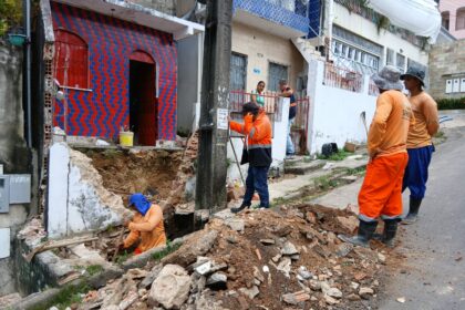 Obra de drenagem na rua São Domingos, no bairro São Jorge