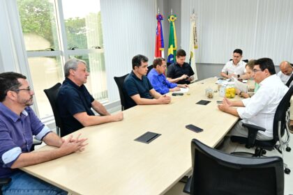 Prefeito David Almeida mantém Passe Livre Estudantil e cria grupo de trabalho para garantir renovação do convênio com o Estado
