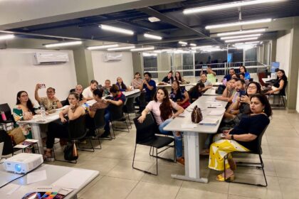 Oficina sobre criação de portfólios culturais fortalece capacitação artística em Manaus
