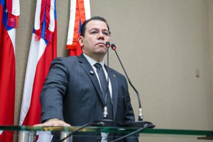 Wilker Barreto denuncia omissão de socorro que pode ter causado morte de homem na porta do Hospital Delphina Aziz