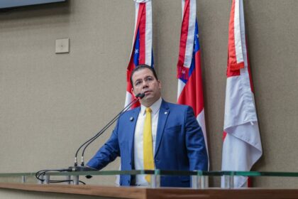 Wilker Barreto leva denúncias de mortes em hospitais públicos ao Ministério Público do Amazonas