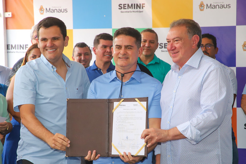David Almeida assina ordem para asfaltar Parque Riachuelo