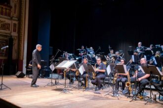 Teatro da Instalação celebra 24 anos com show gratuito da Amazonas Band