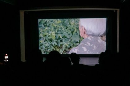 Documentário ‘DaSilva DaSelva’ emociona público em exibição no Teatro Gebes Medeiros