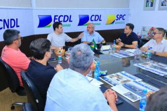 Prefeitura de Manaus alinha revitalização do Centro com CDL e reforça compromisso com lojistas e camelôs