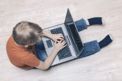 Comissão debate ambientes digitais e saúde mental de crianças e adolescentes