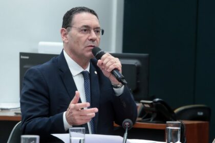 Comissão aprova contratação preferencial de empresa pública de semicondutores por órgãos federais
