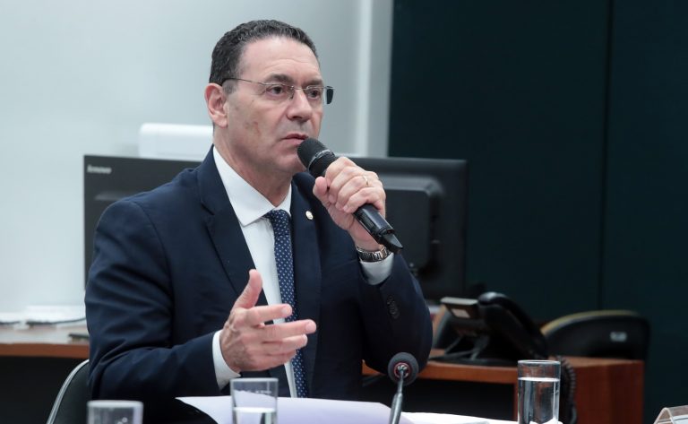 Comissão aprova contratação preferencial de empresa pública de semicondutores por órgãos federais