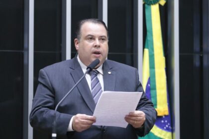 Comissão de Comunicação aprova punição para quem divulgar cenas de suicídio