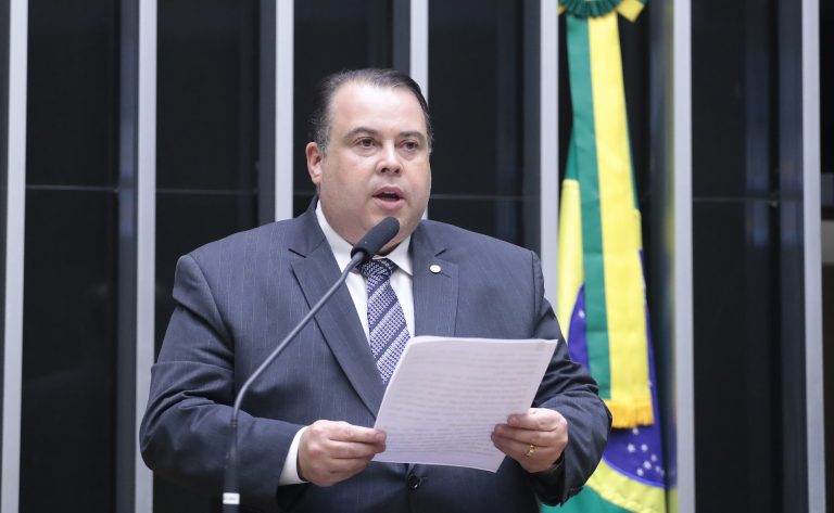 Comissão de Comunicação aprova punição para quem divulgar cenas de suicídio