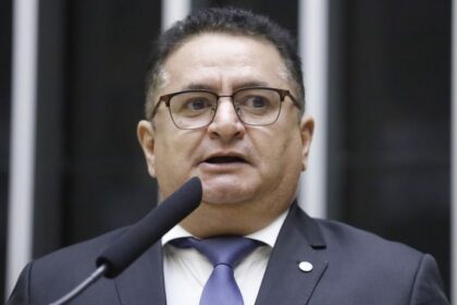 Comissão aprova atendimento em Libras em órgãos públicos, concessionárias e bancos