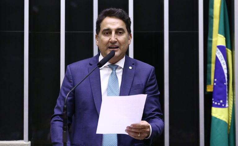 Comissão aprova projeto que prevê cancelamento de contrato, sem multa ou taxa, após furto de celular