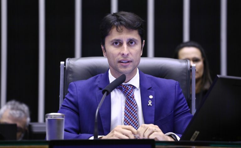 Comissão aprova política de proteção de direitos de pessoas com síndrome de Tourette