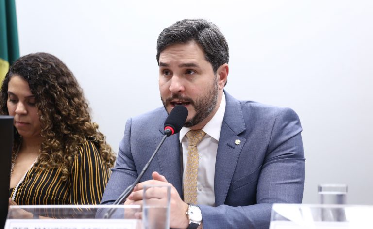 Comissão aprova campanha Abril Roxo, sobre o uso equilibrado de tecnologias digitais
