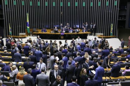 Plenário pode votar projeto que altera número de deputados e proposta sobre marco legal para concessões
