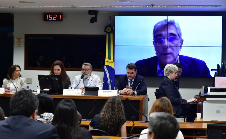 Instituto Nacional do Câncer alerta deputados sobre riscos da legalização dos cigarros eletrônicos