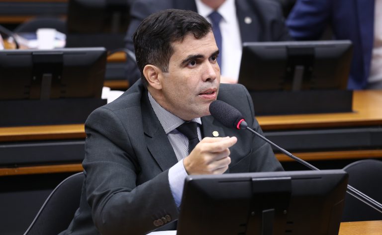 Comissão aprova criação de serviço para localizar idosos desaparecidos
