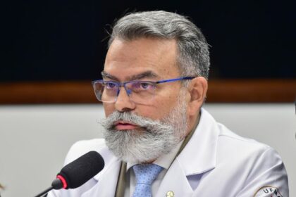 Comissão aprova criação de serviço telefônico gratuito para atender pessoas com transtornos mentais