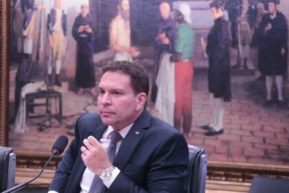 Comissão de Constituição e Justiça aprova suspensão de ação penal contra Delegado Ramagem