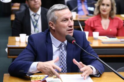 Comissão aprova projeto que cria marco legal para combater milícia privada