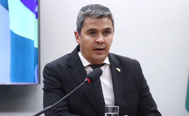 Comissão aprova inclusão do estímulo à iniciação científica entre as finalidades da Lei Rouanet