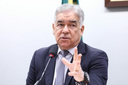Projeto concede isenção de imposto para mães de múltiplos comprar carro de sete lugares