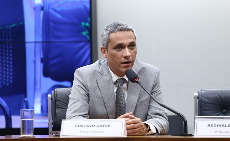 Comissão aprova fim do monopólio nos serviços postais