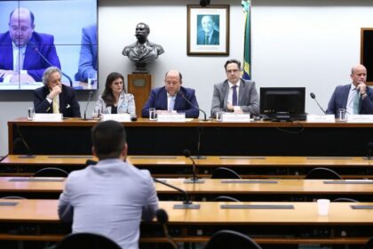 Debatedores criticam Argentina por acirrar disputas no rio Paraná