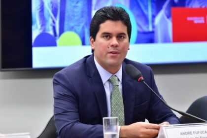 Governo deve enviar projeto para combater racismo nos estádios de futebol
