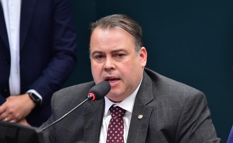 Comissão aprova obrigação de provedores de aplicativos notificarem autoridades sobre abuso sexual infantojuvenil