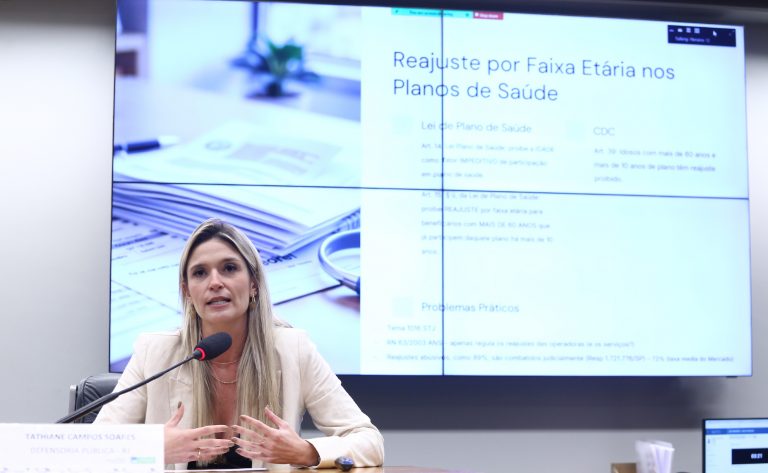 Defensora pública pede na Câmara mudanças na lei para defender idosos de “abusos” dos planos de saúde